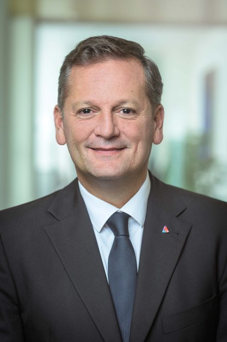 T.Neusiedler_Portrait_Helvetia